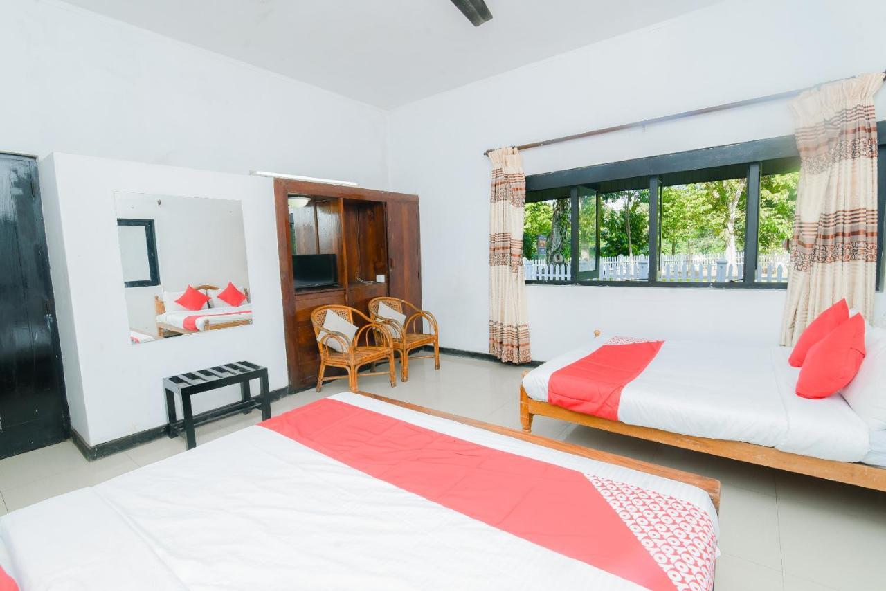 Oyo 479 Water Front Hotel キャンディー エクステリア 写真