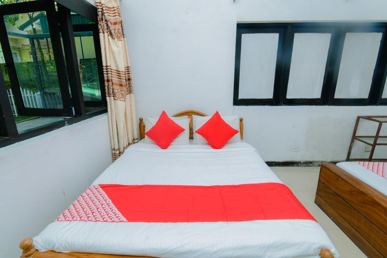 Oyo 479 Water Front Hotel キャンディー エクステリア 写真